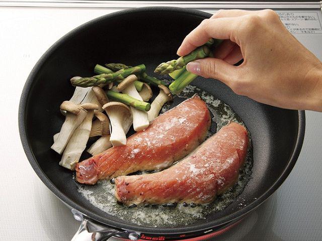 さけのムニエル アスパラときのこのソテー Eatpick