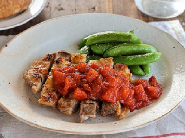 ローストトマトとグリルチキンのペストスパゲッティのレシピ